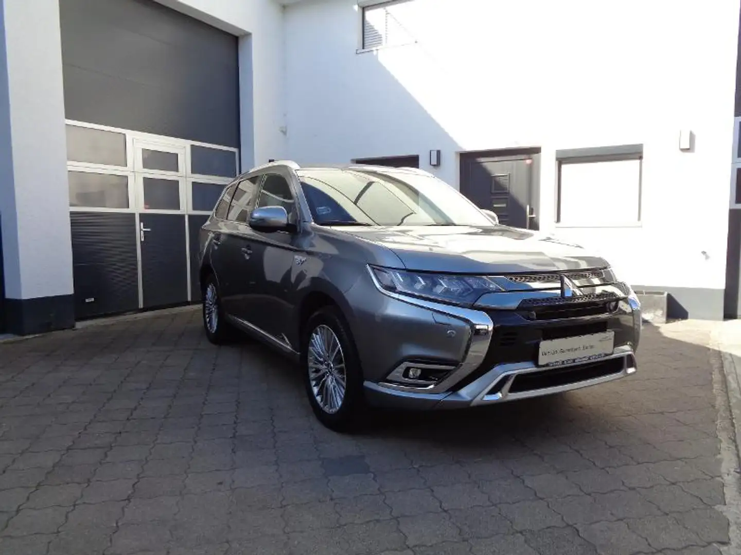 Mitsubishi Outlander Outlander Plug-in Hybrid TOP 2.4 MIVEC 4WD Grau - 1