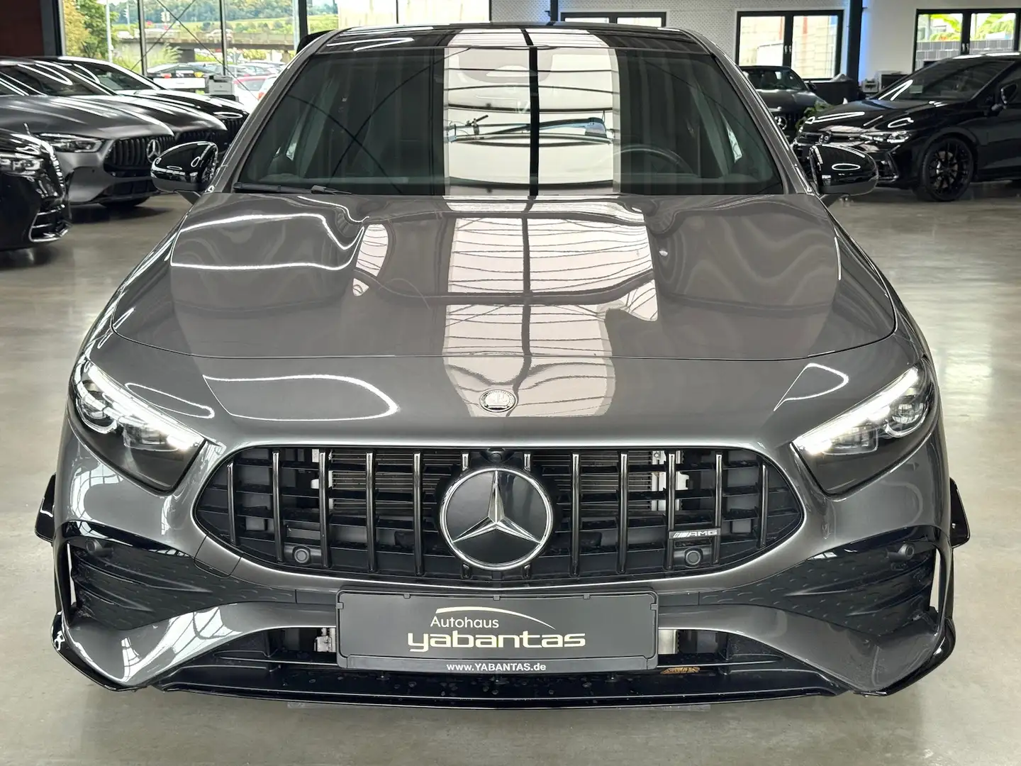Mercedes-Benz A 35 AMG 4M Night II Pano Kamera Aerodynamik KEYLESS-GO Grau - 2