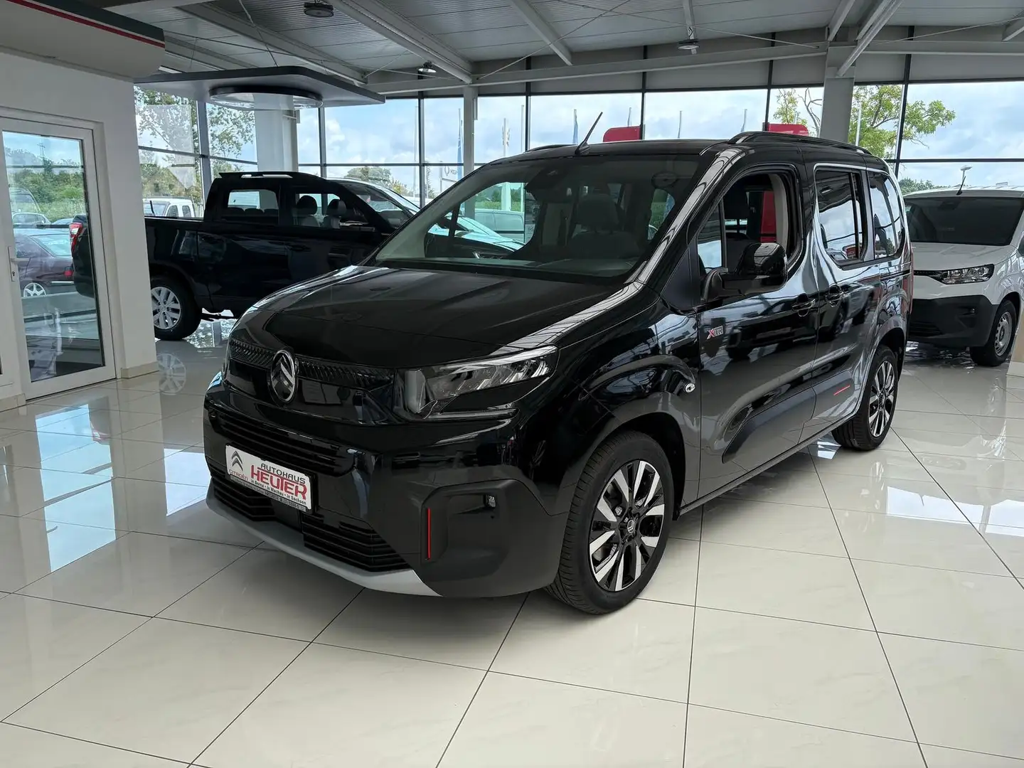 Citroen Berlingo M BlueHDi 130 EAT8 MAX Negro - 1