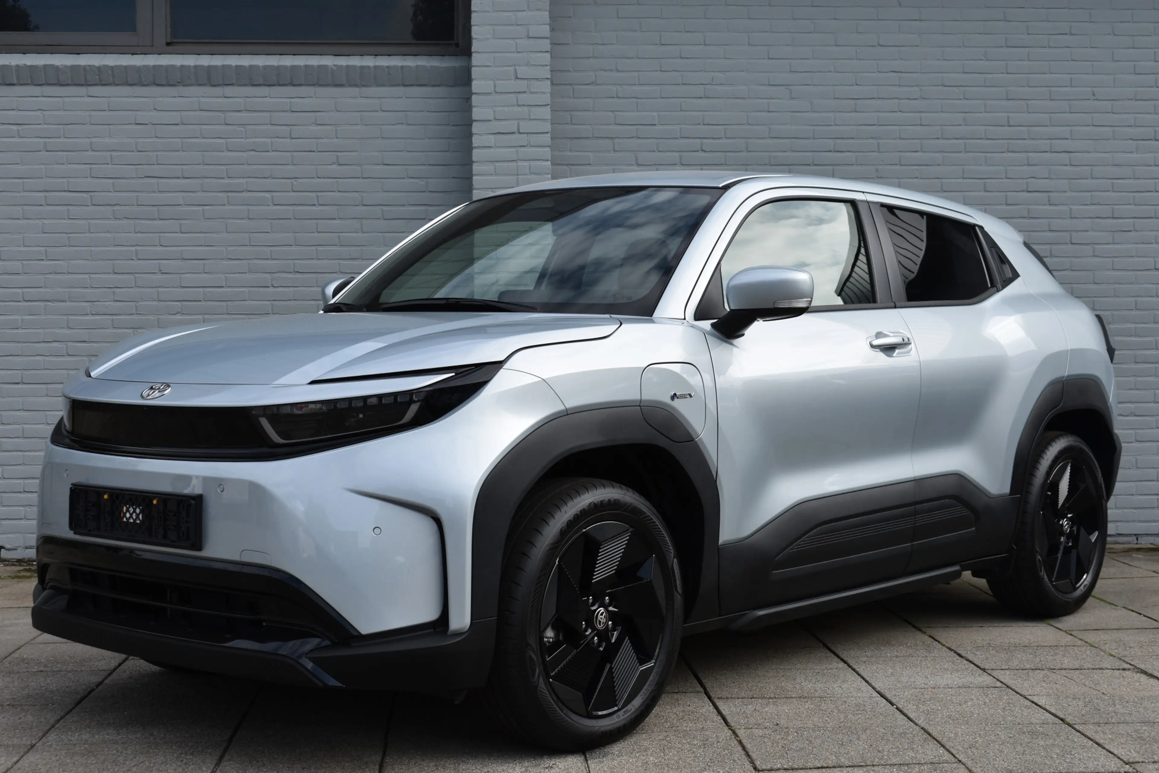 Toyota Urban Cruiser Dynamic 61 kWh Automaat 174pk | Stoel & Stuur verw