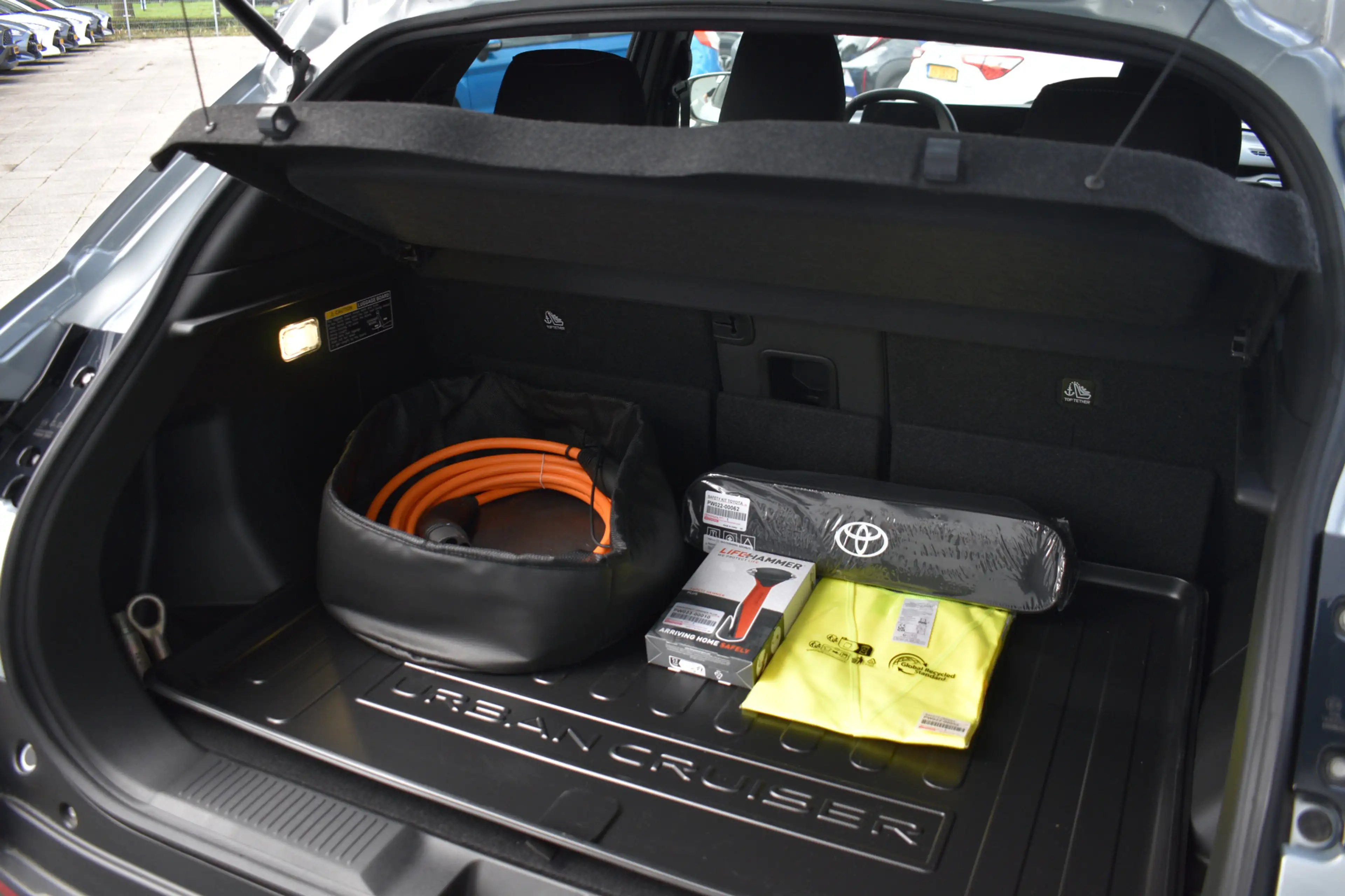 Toyota Urban Cruiser Dynamic 61 kWh Automaat 174pk | Stoel & Stuur verw — photo 6