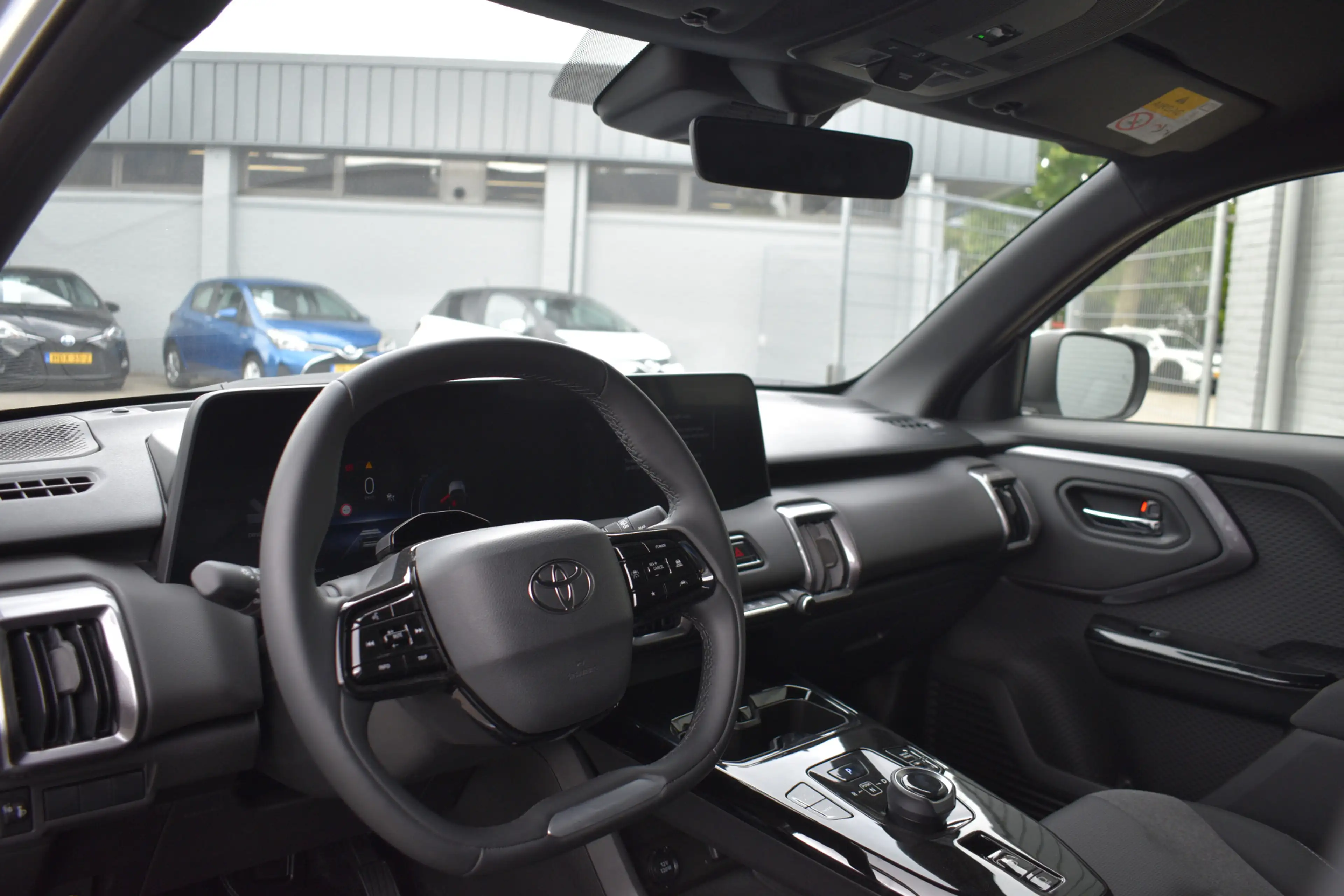 Toyota Urban Cruiser Dynamic 61 kWh Automaat 174pk | Stoel & Stuur verw — photo 2