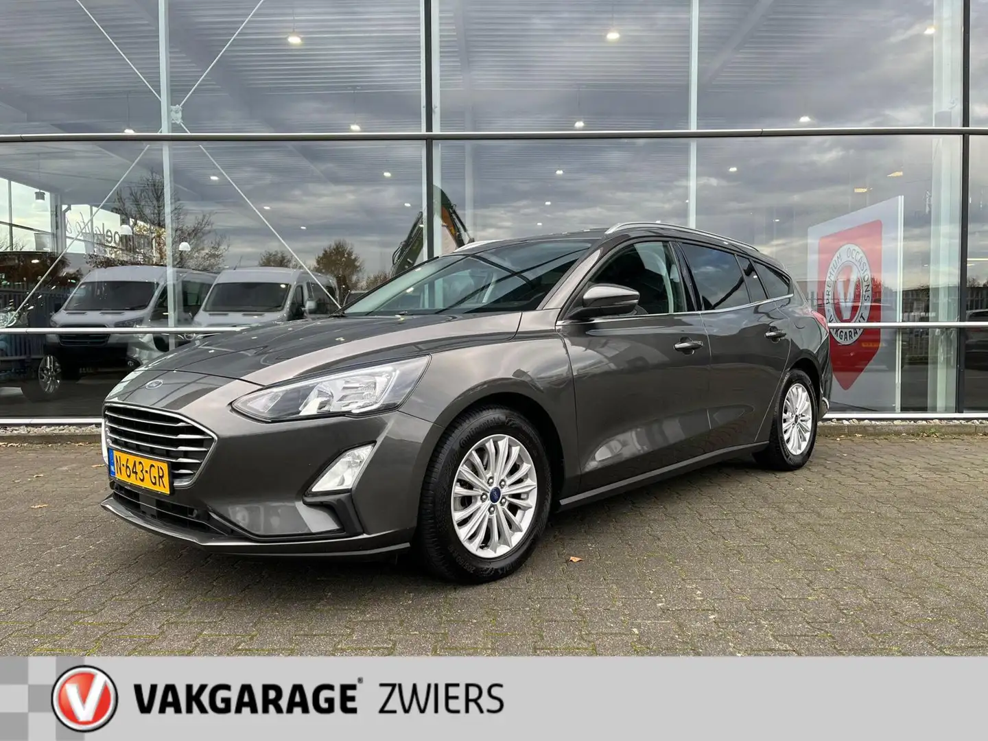 Ford Focus Wagon 1.0 EcoBoost Hybrid Titanium X Business Grau - 1