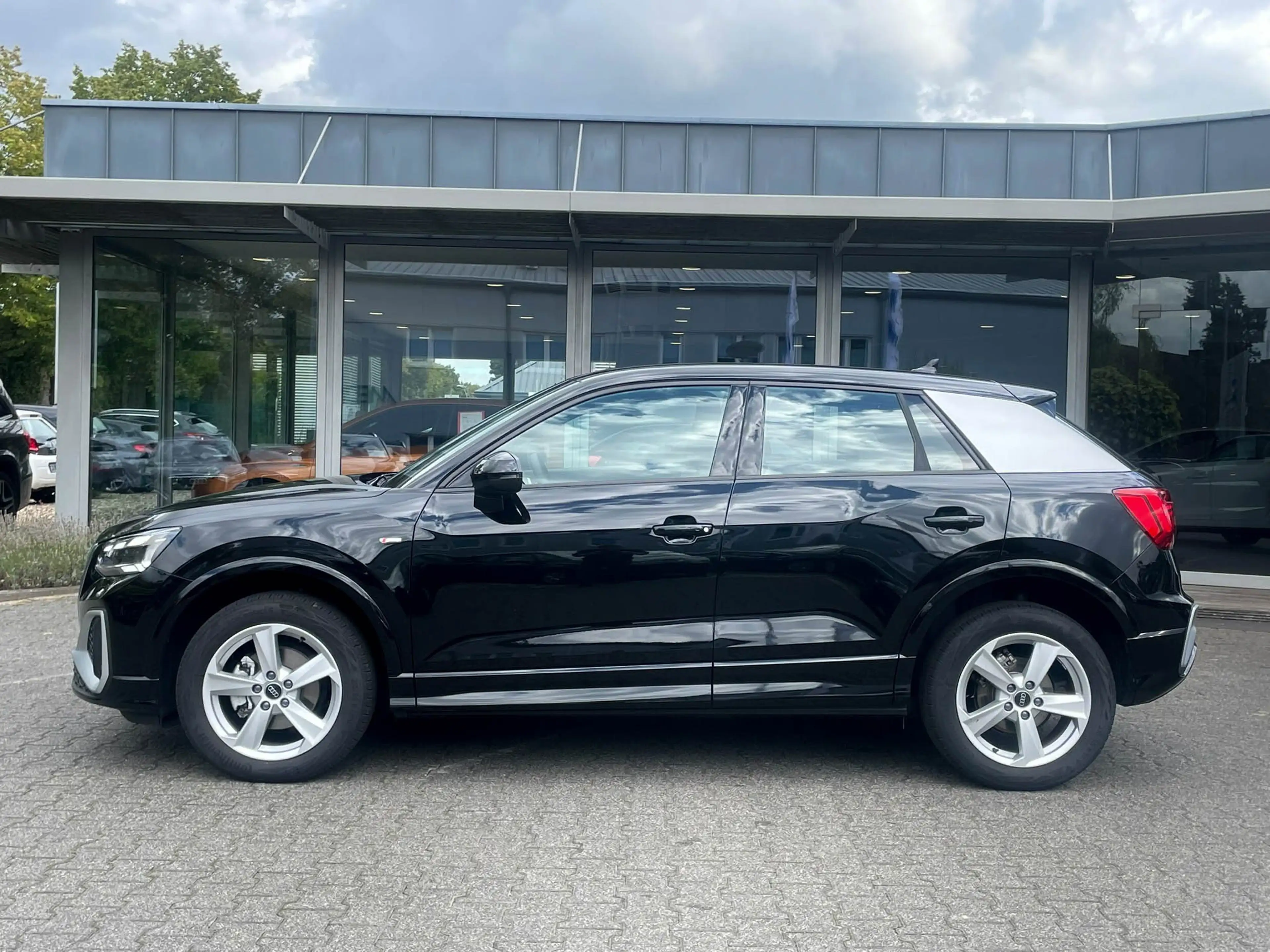 Audi Q2 35 TFSI S line Aut. CarPlay Kamera el.Heckk Matr — photo 4