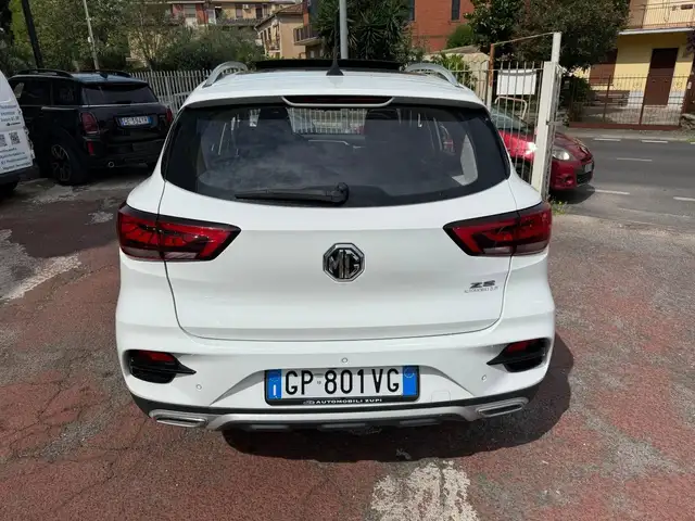 MG ZS view 3