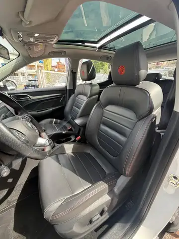 MG ZS view 8