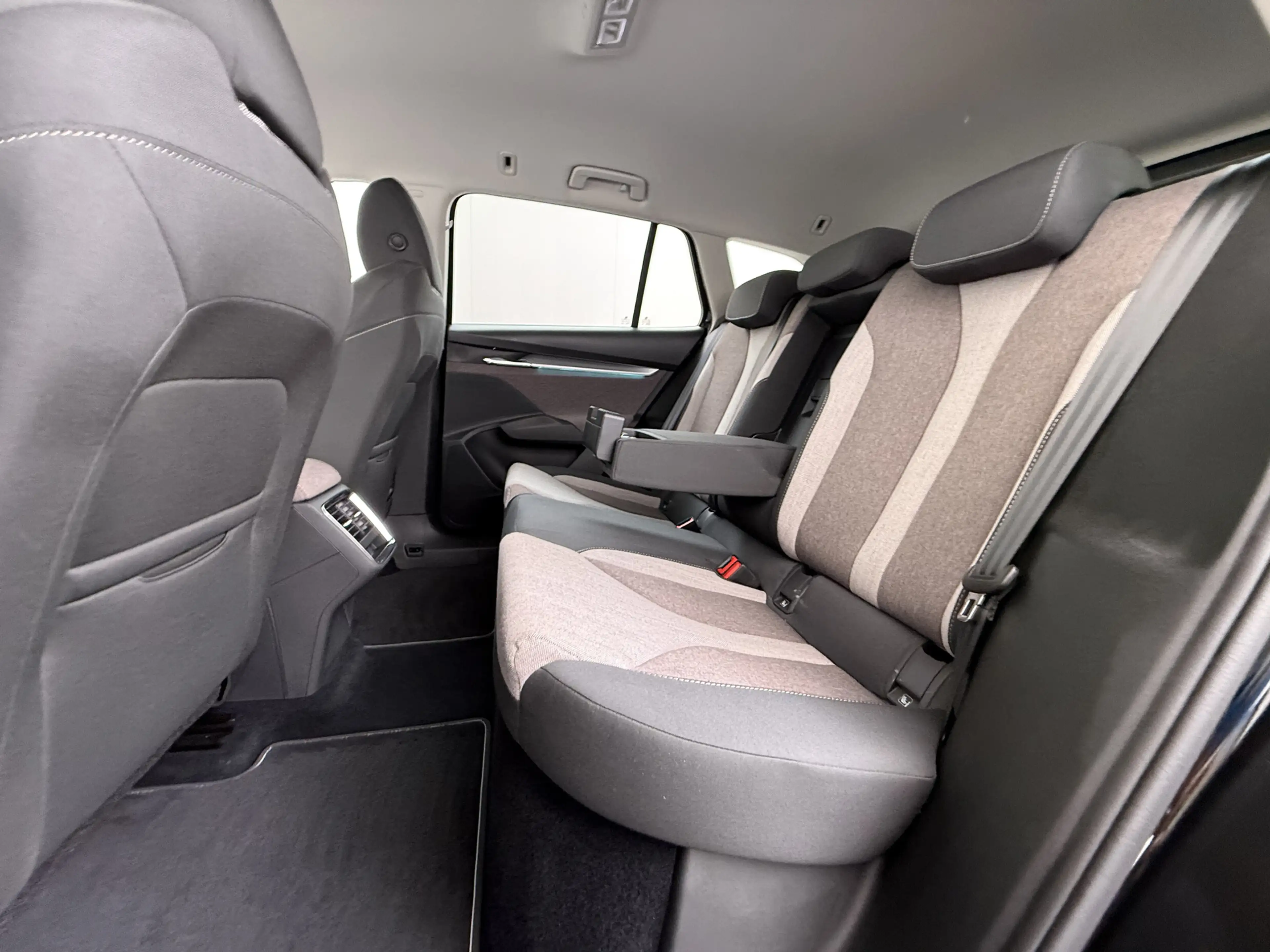 Skoda Enyaq iV 60 Trekhaak Elek.Achterklep Privacy Glas SOH 90 — photo 35