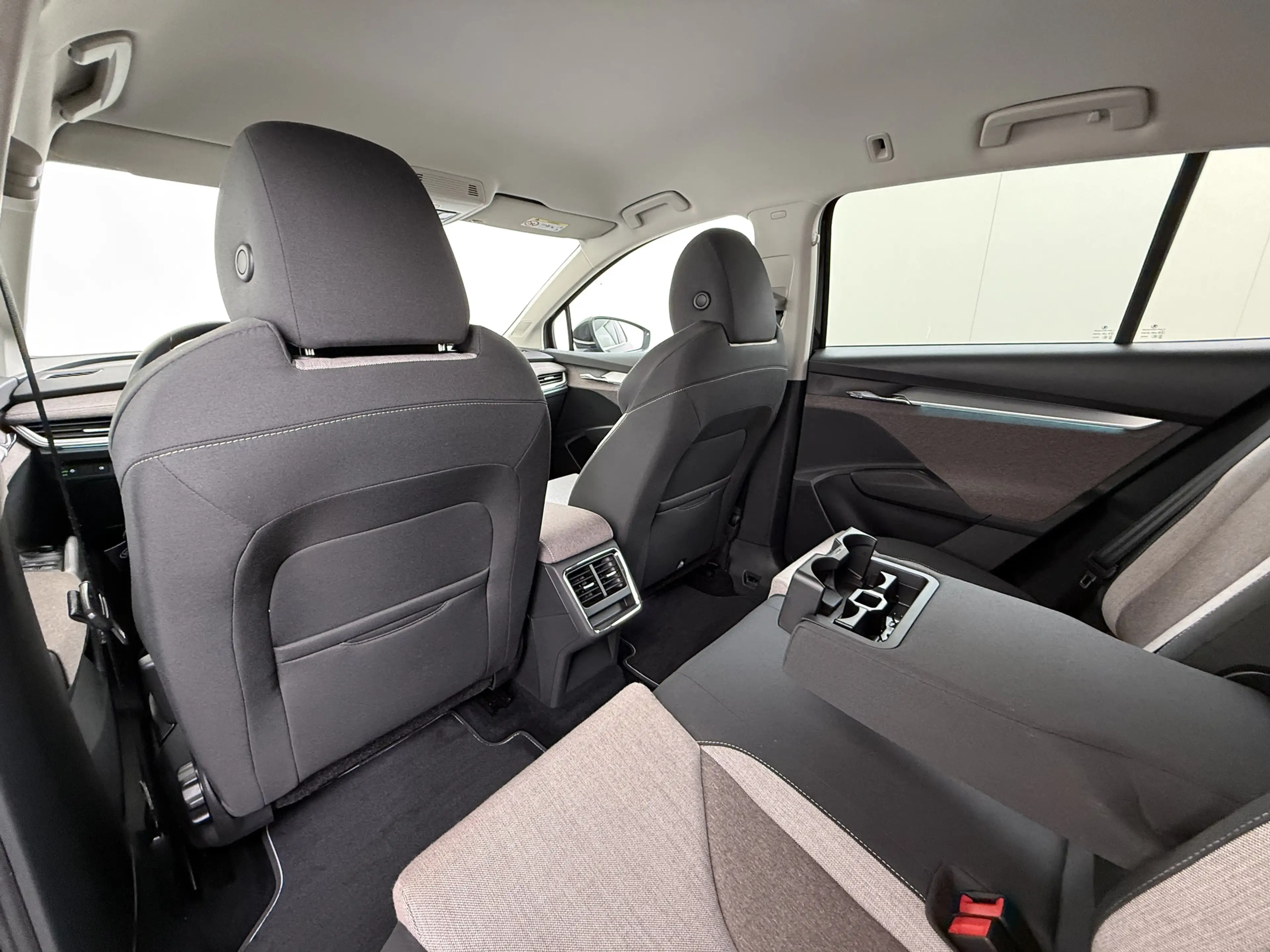 Skoda Enyaq iV 60 Trekhaak Elek.Achterklep Privacy Glas SOH 90 — photo 12