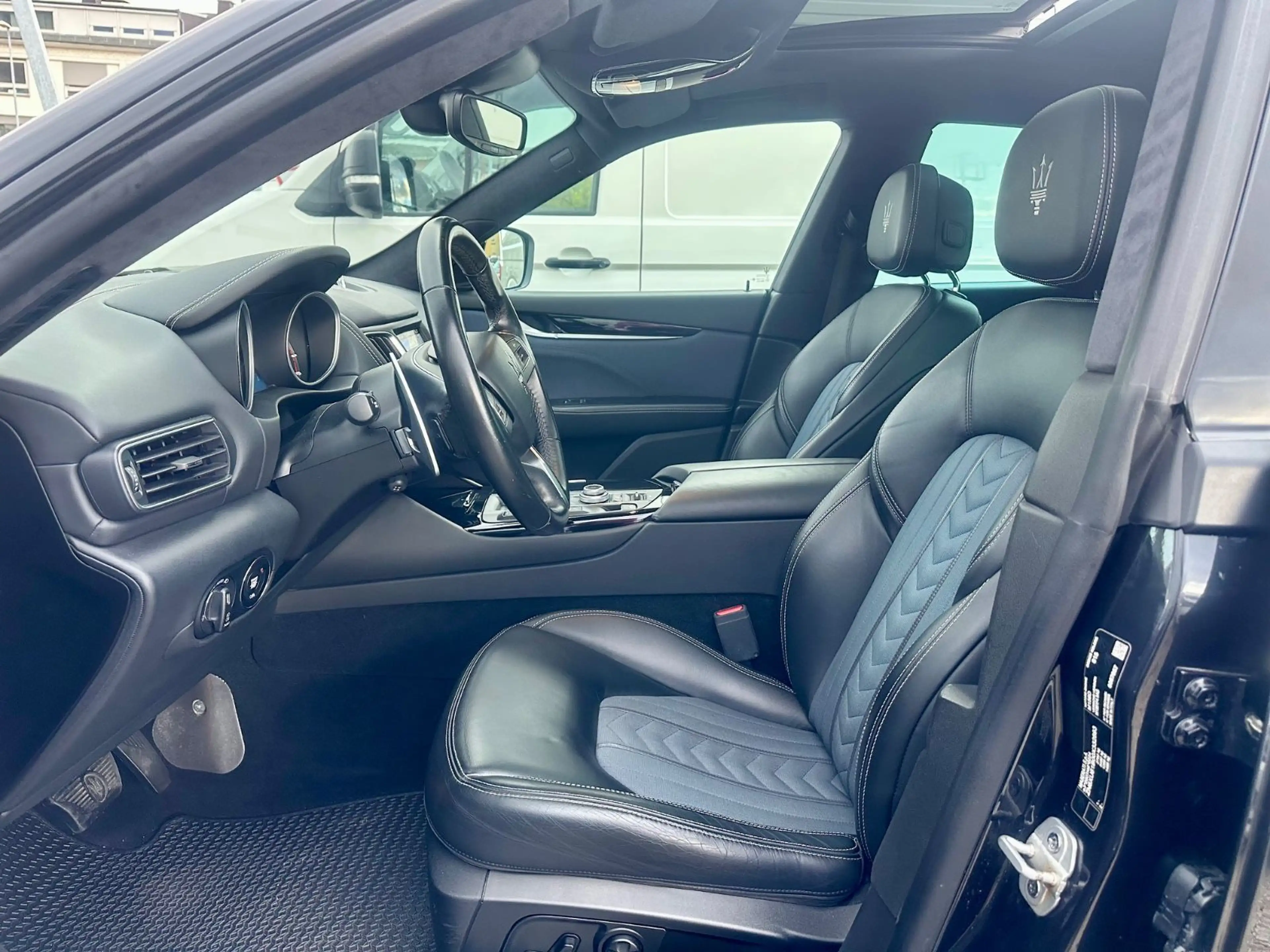 Maserati Levante LEVANTE GRANLUSSO Q4*SEHR GEPFLEGT+PANORAMA* — photo 9