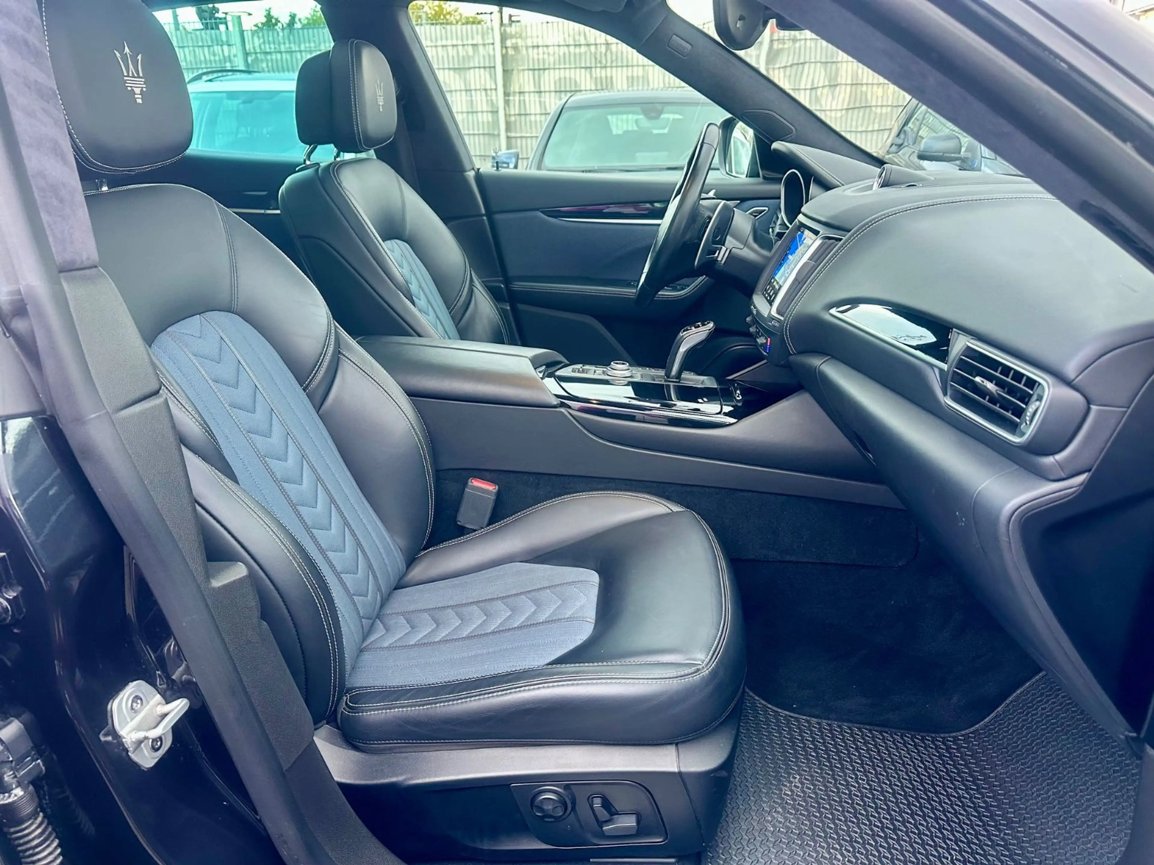Maserati Levante LEVANTE GRANLUSSO Q4*SEHR GEPFLEGT+PANORAMA* — photo 13