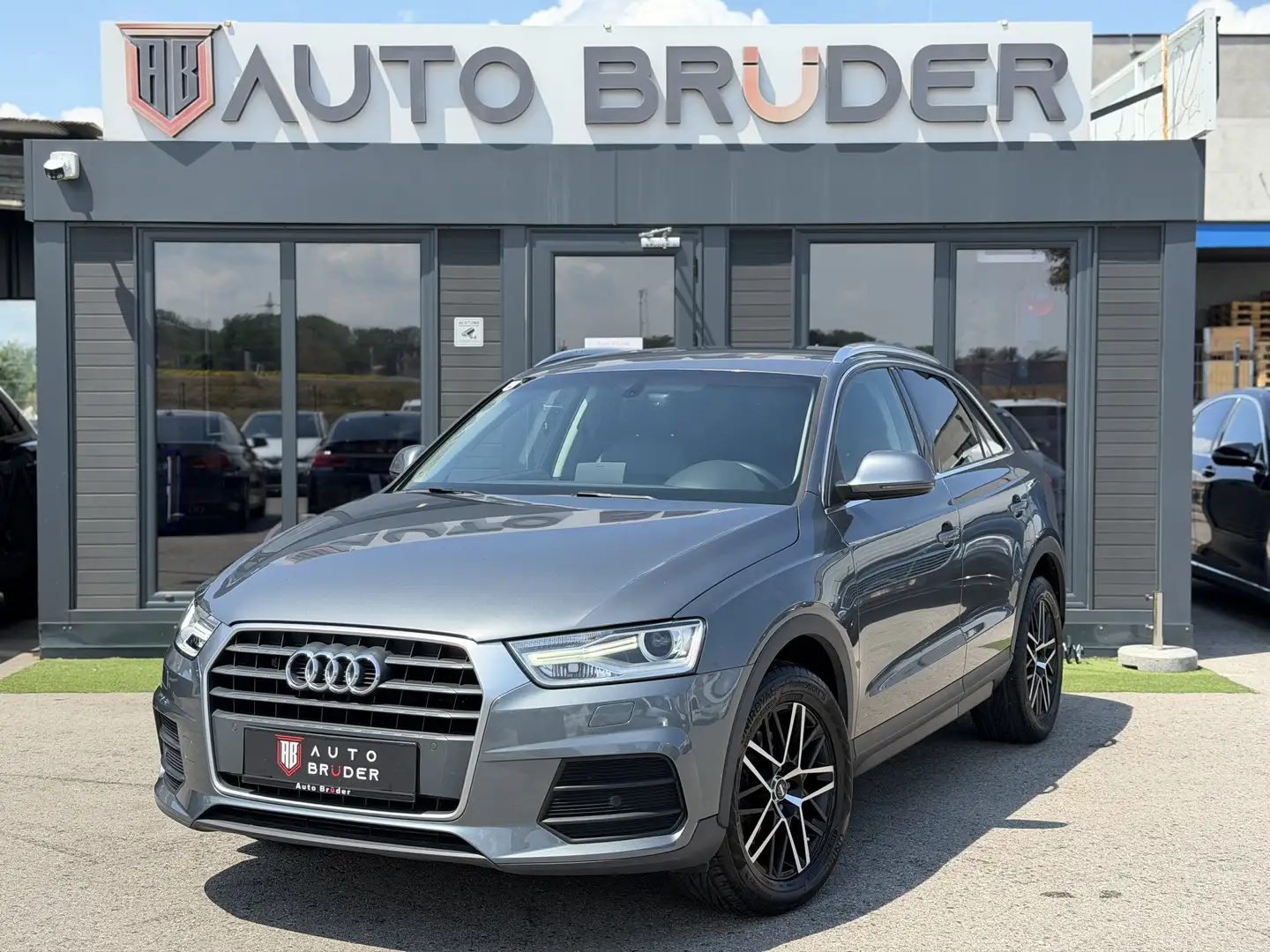 Audi Q3 2,0 TDI Design S-tronic Grau - 1