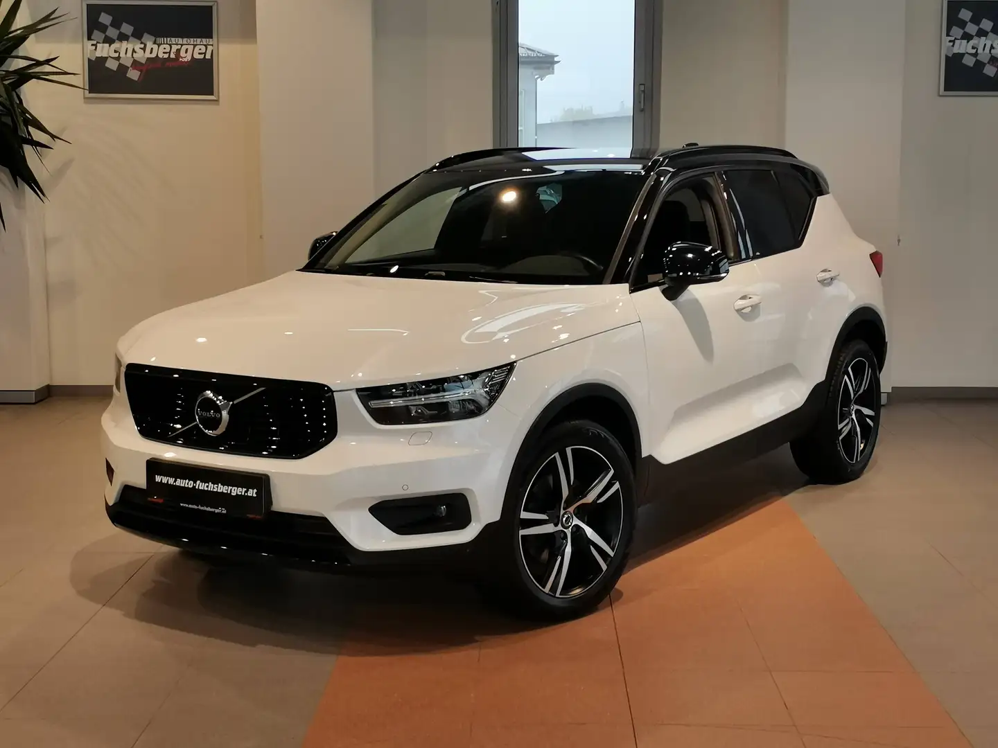 Volvo XC40 R-Design AWD AHK*LED*Xenium*H/K*Perleffekt Weiß - 1