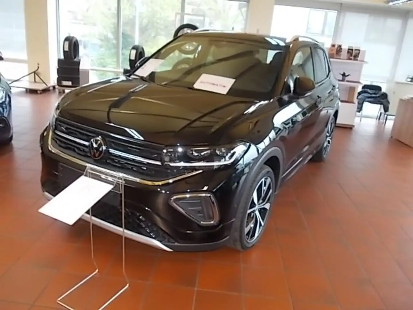 Volkswagen T-Cross R-Line 1.5 TSI DSG, 110kw(150PS) Klima Navi Schwarz - 2