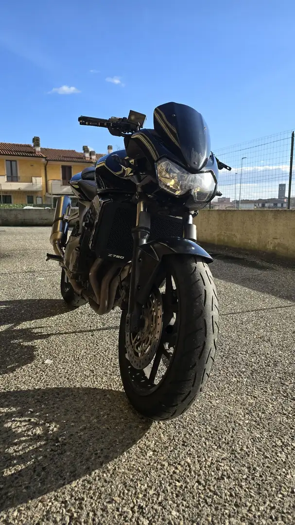 Kawasaki Z 750 Negro - 1