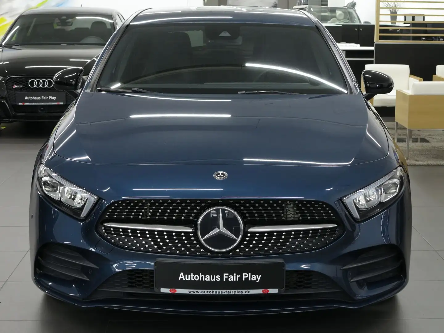 Mercedes-Benz A 180 Aut. AMG/WIDESCREEN/AMBIENTE/U-FREI/TOP! Bleu - 2