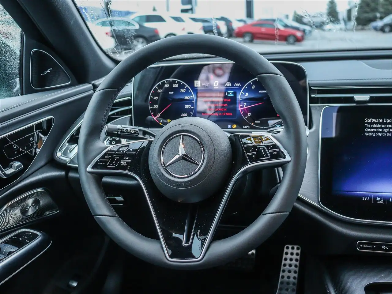 Mercedes-Benz E-Class снимка Mercedes-Benz E-Class