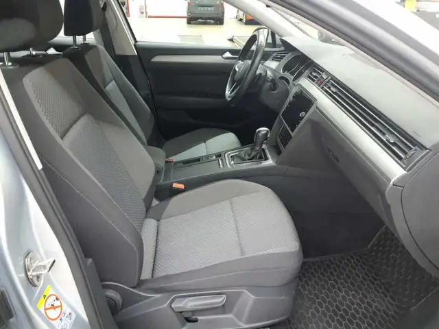 Volkswagen Passat view 7