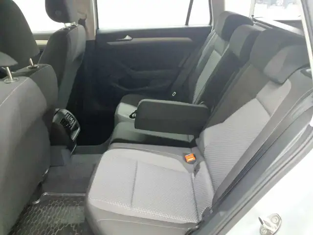 Volkswagen Passat view 14