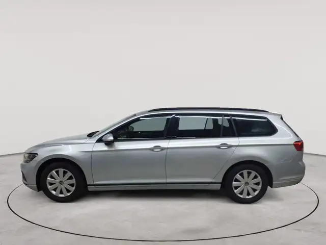 Volkswagen Passat view 6