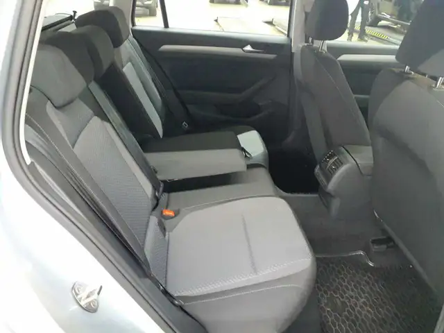 Volkswagen Passat view 13
