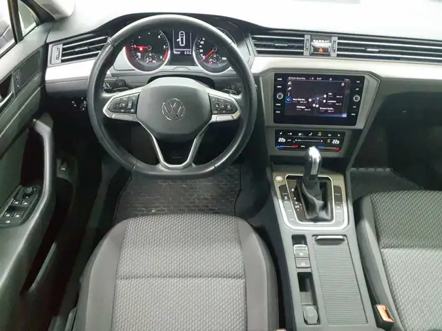 Volkswagen Passat view 9