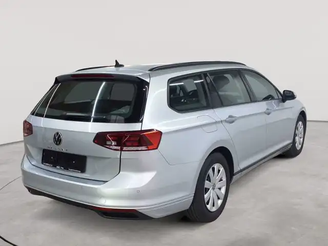 Volkswagen Passat view 4