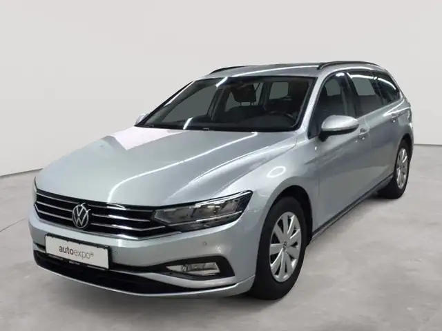 Volkswagen Passat view 2