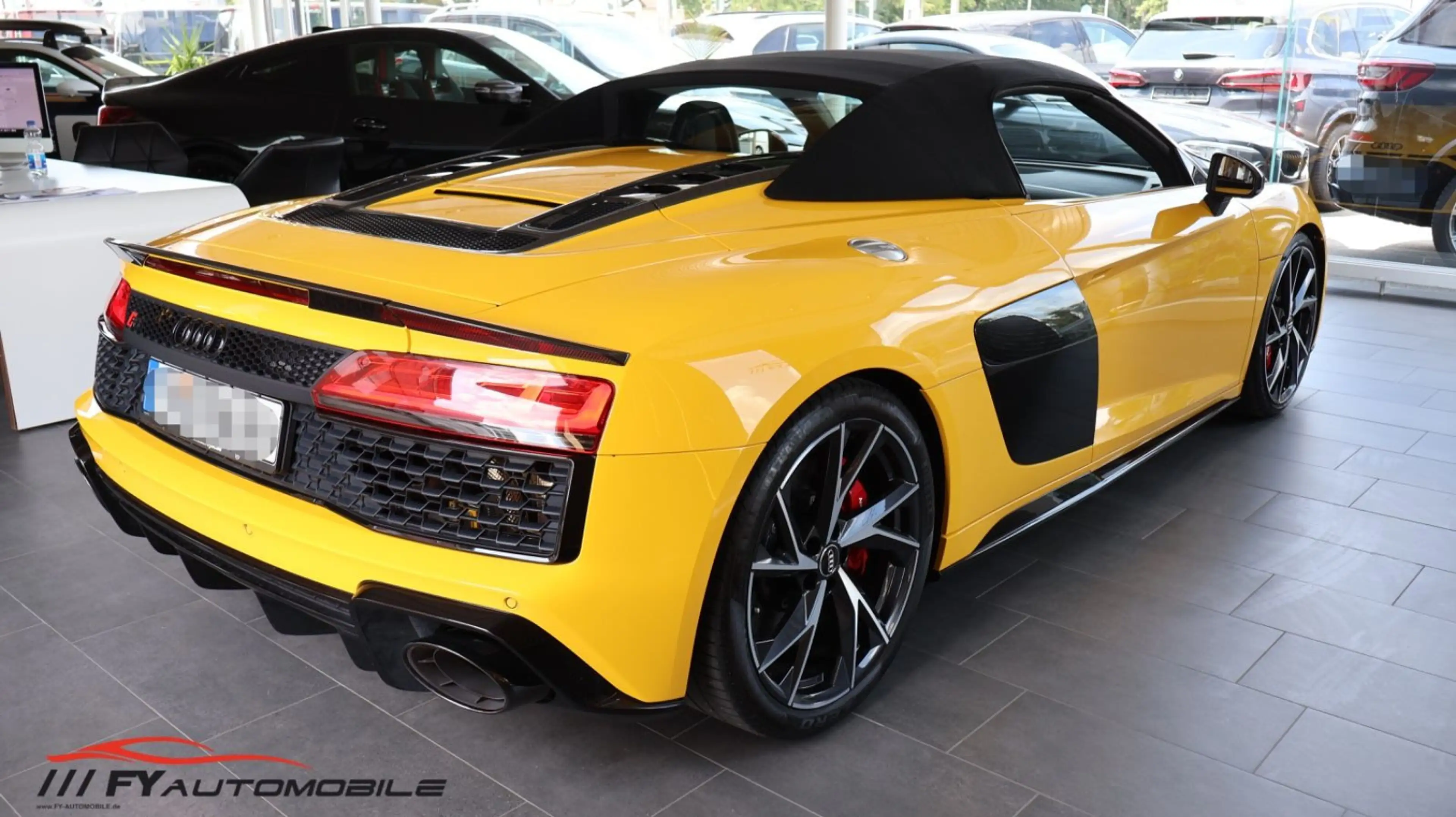 Audi R8 Spyder 5.2 FSI quattro Performance Vegas Gelb — photo 11