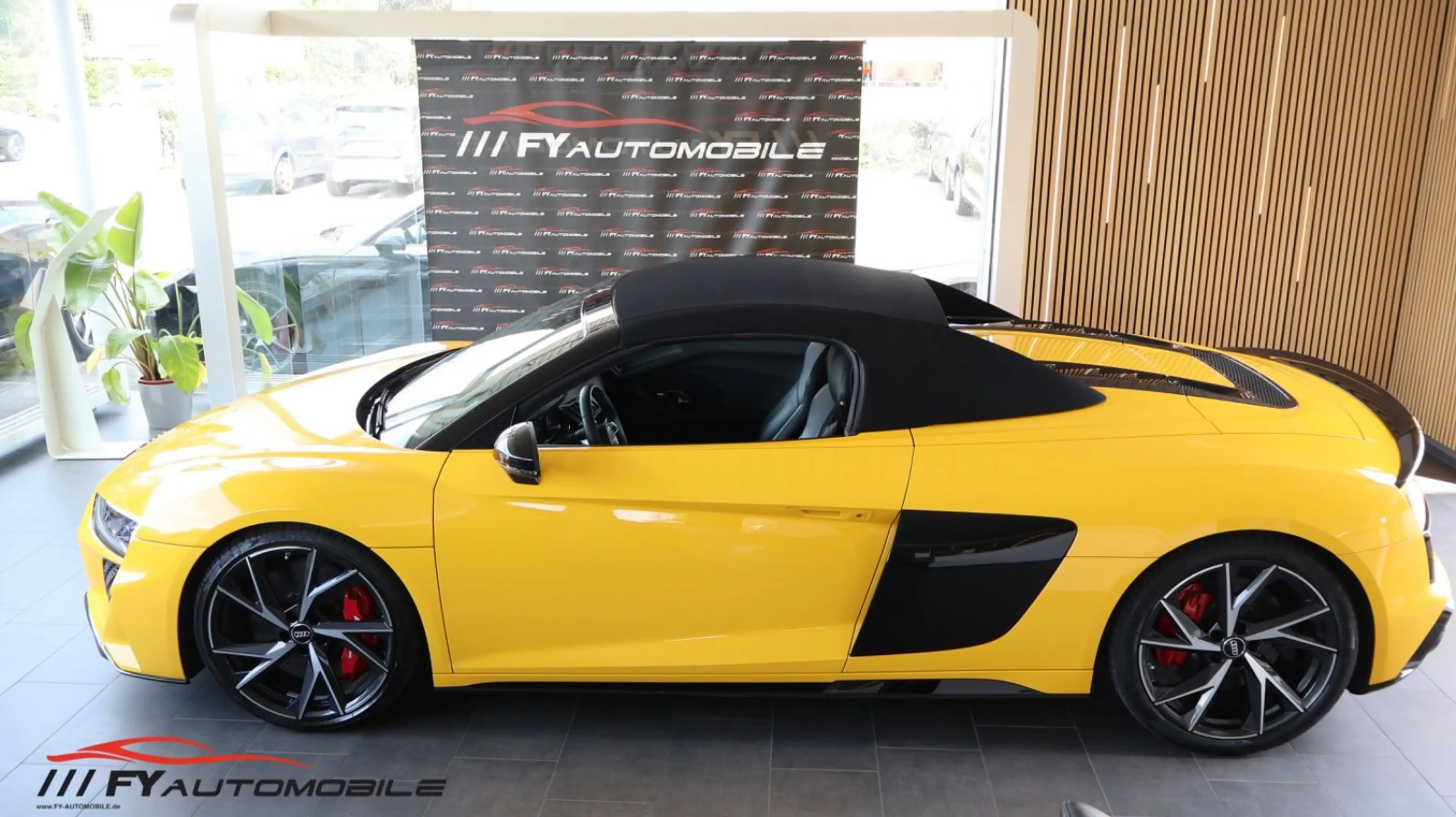 Audi R8 Spyder 5.2 FSI quattro Performance Vegas Gelb — photo 3
