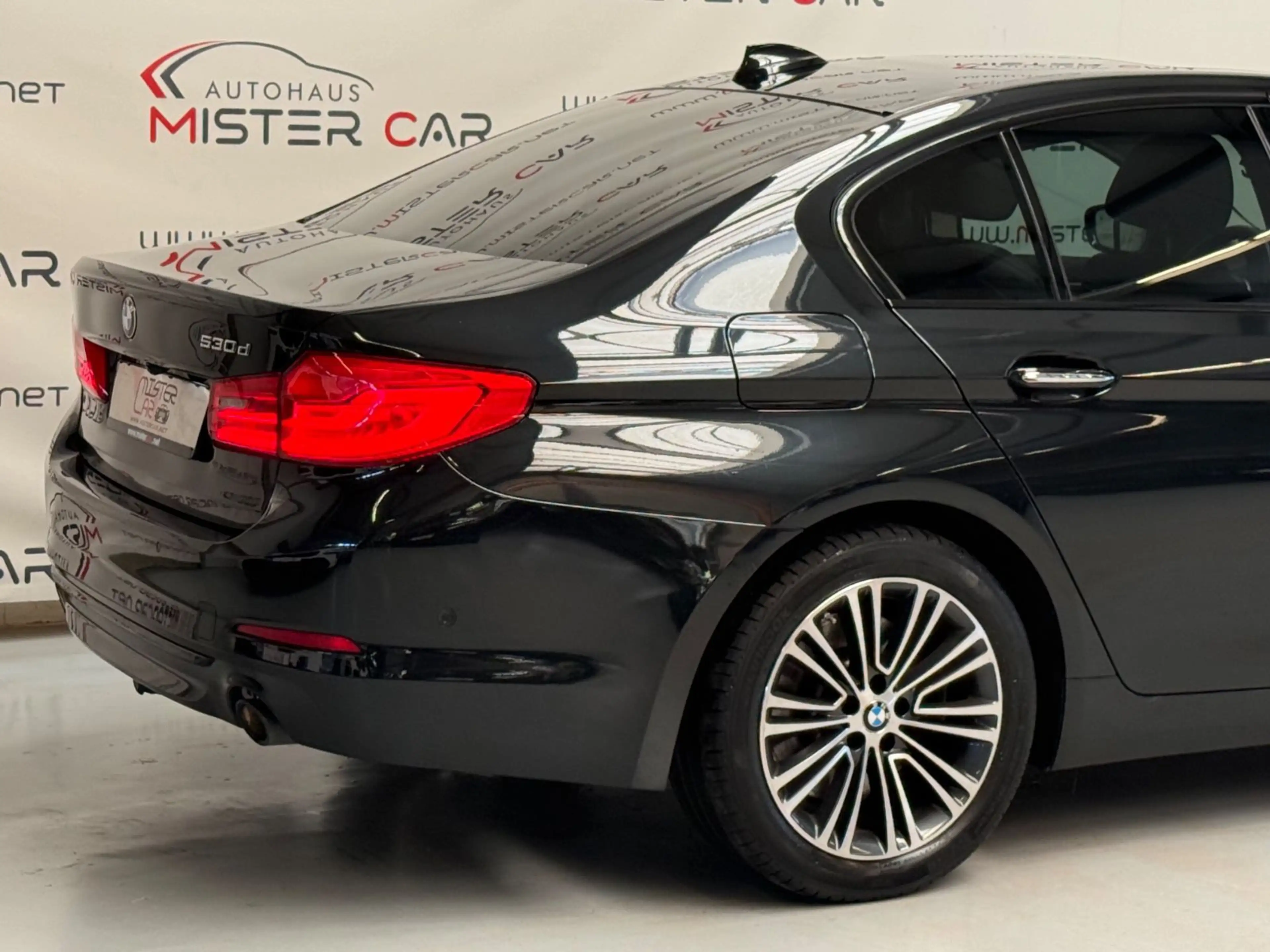 BMW 530 d SportLine DIGI/DISKEY/GESTIK/ACC/LASER/GSHD — photo 9
