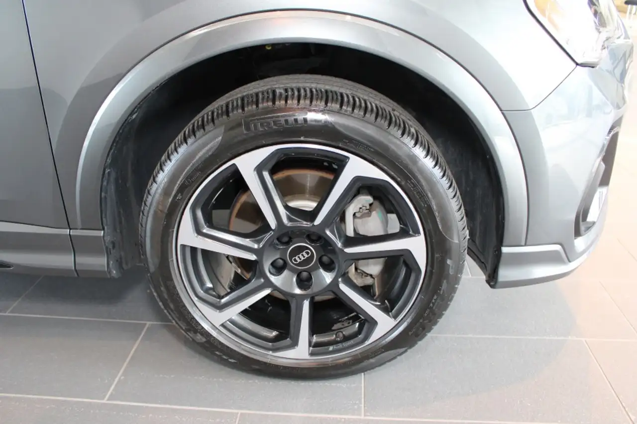 Audi Q3 снимка Audi Q3