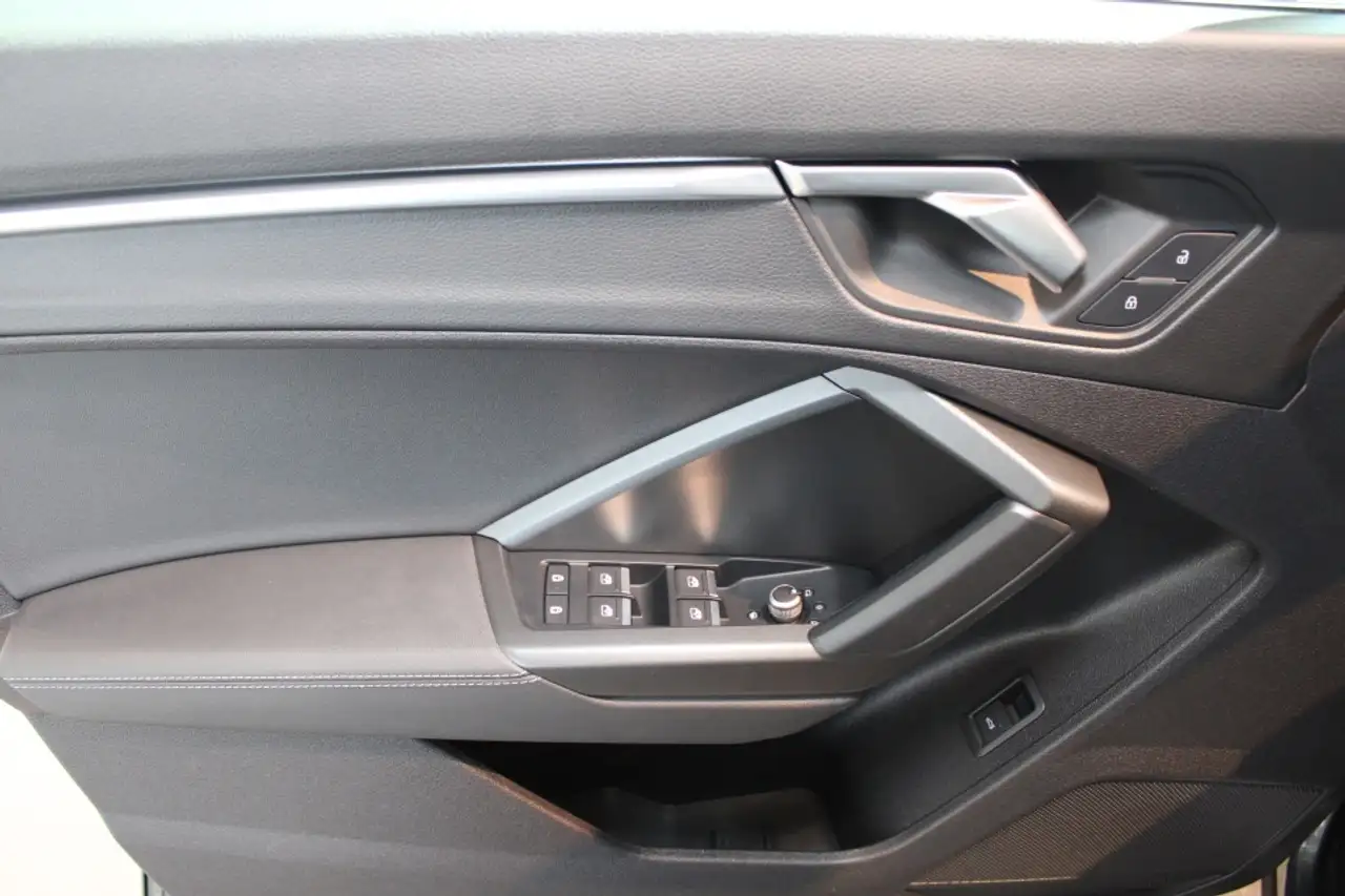 Audi Q3 снимка Audi Q3