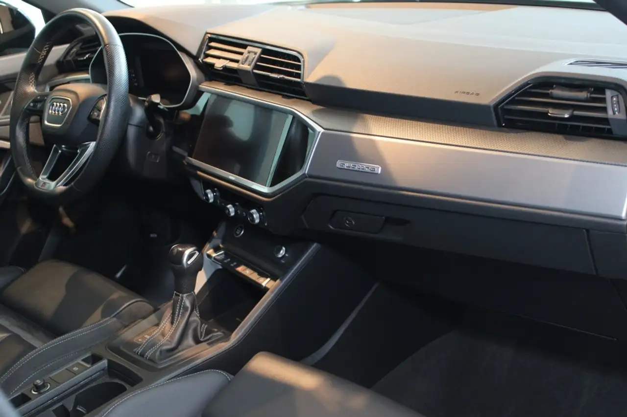 Audi Q3 снимка Audi Q3