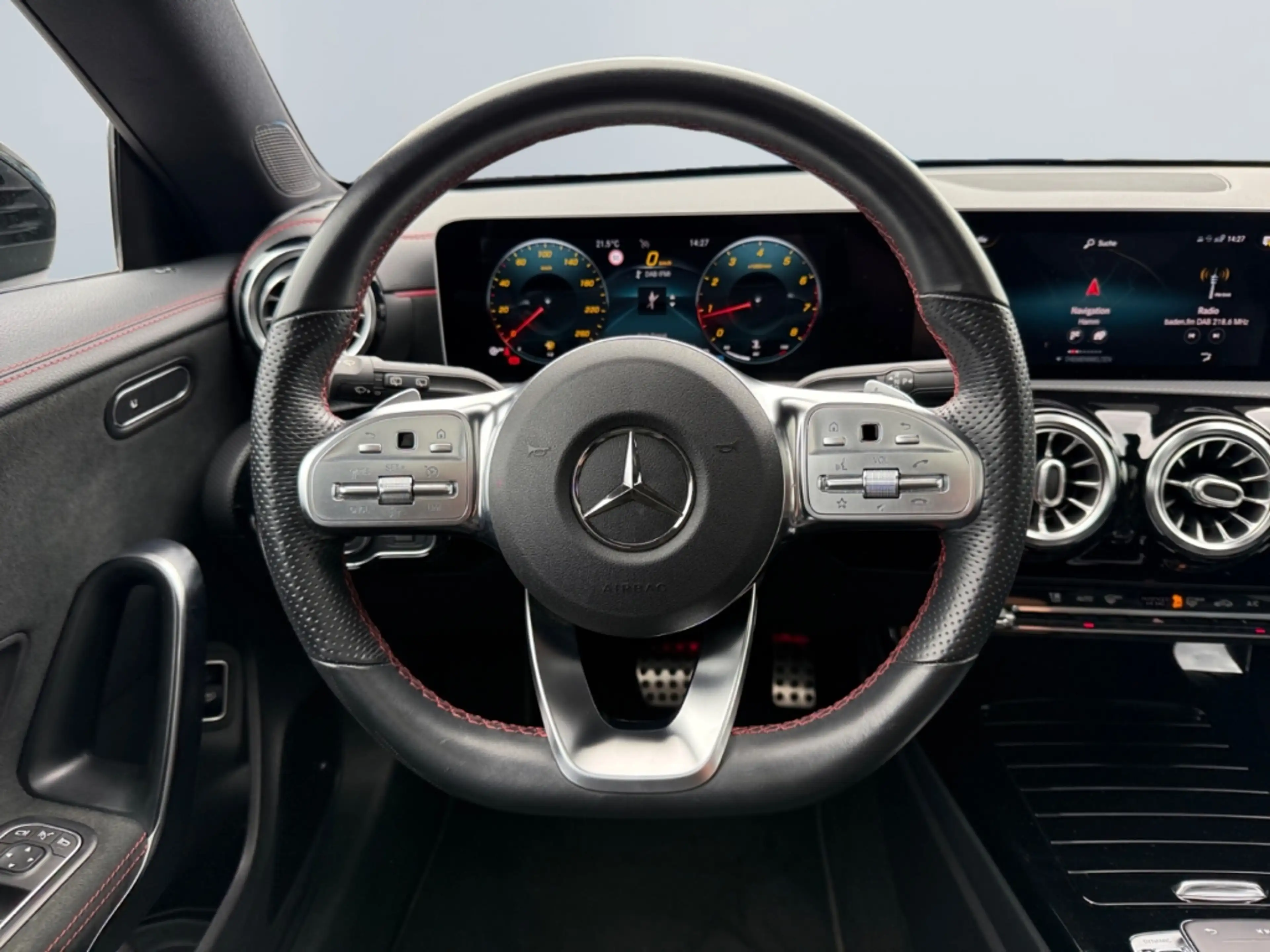 Mercedes-Benz CLA 200 AMG Line*Pano*LED*Kamera*Night* — photo 12