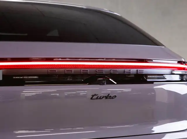 Porsche Macan Macan Turbo Electric 95kWh Voll auch andere kurzfr Ansicht 11