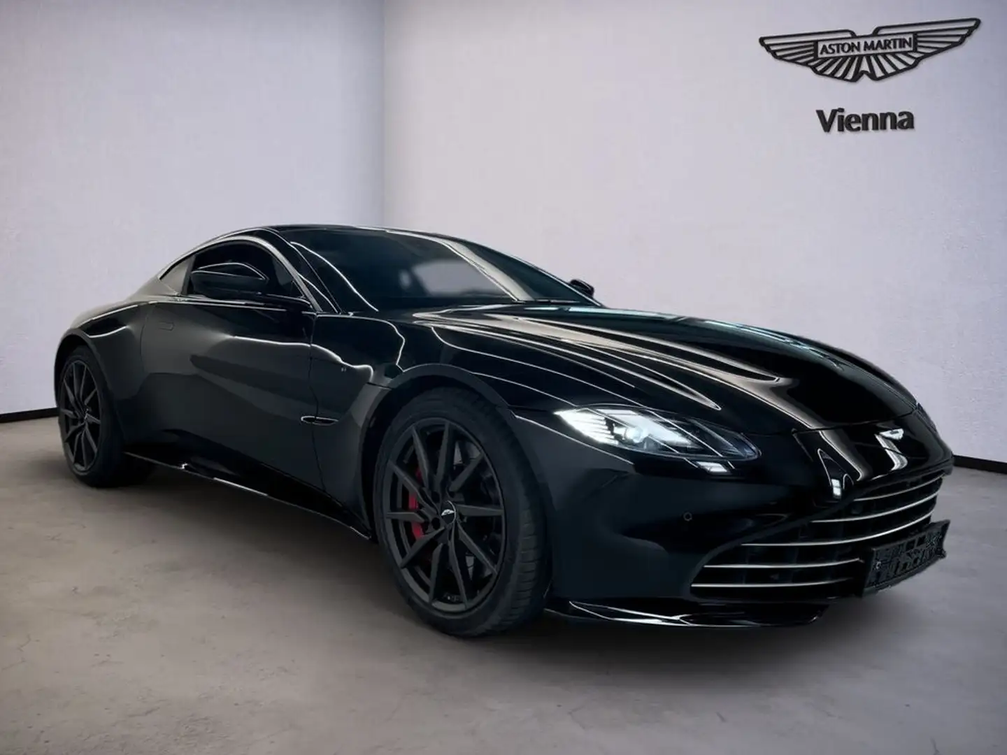 Aston Martin Vantage V8 | Onyx Black | Carbon Interior Pack Zwart - 2