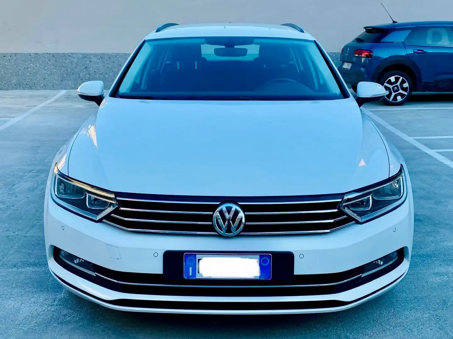 Volkswagen Passat Variant Passat VIII 2015 Variant 1.6tdi Business 120cv dsg Bianco - 2