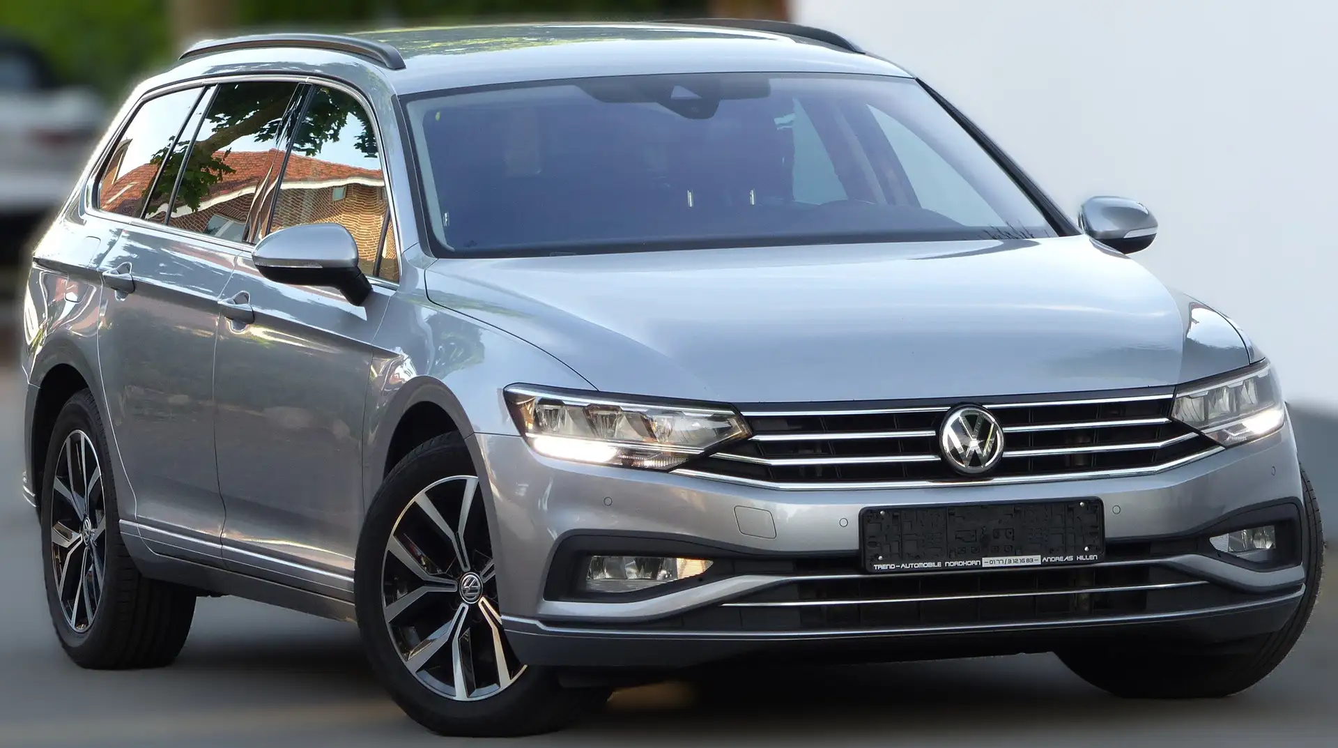 Volkswagen Passat Variant PASSAT+BUSINESS+4M+DSG+DYNAUDIO+DAB+MEMORY+17"+ACC Silber - 1