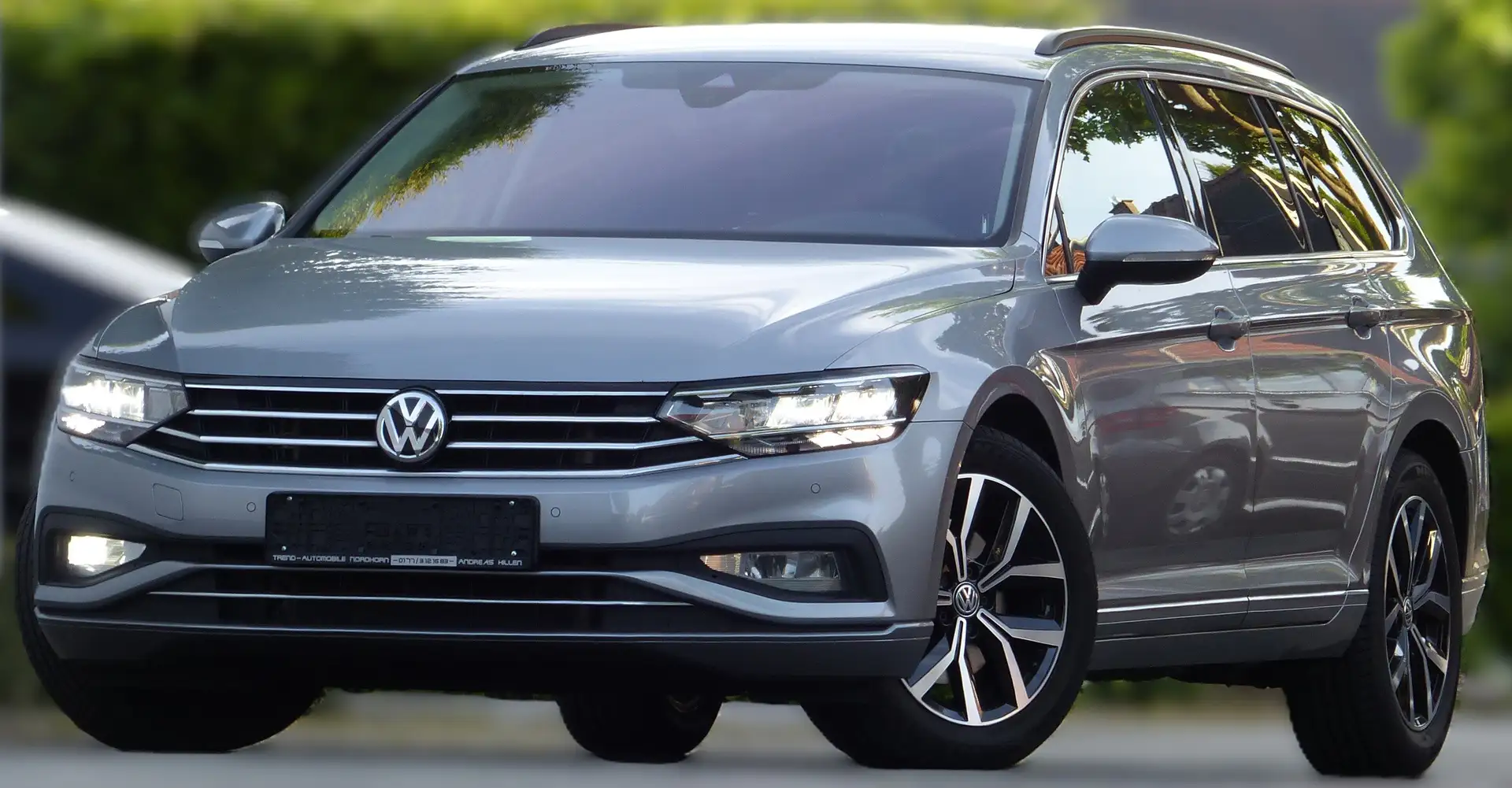 Volkswagen Passat Variant PASSAT+BUSINESS+4M+DSG+DYNAUDIO+DAB+MEMORY+17"+ACC Silber - 2