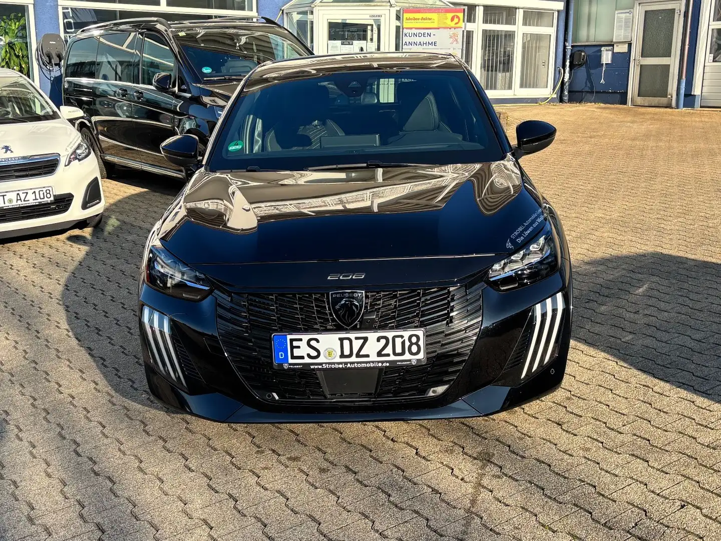 Peugeot 208 Hybrid 145 GT Schwarz - 2