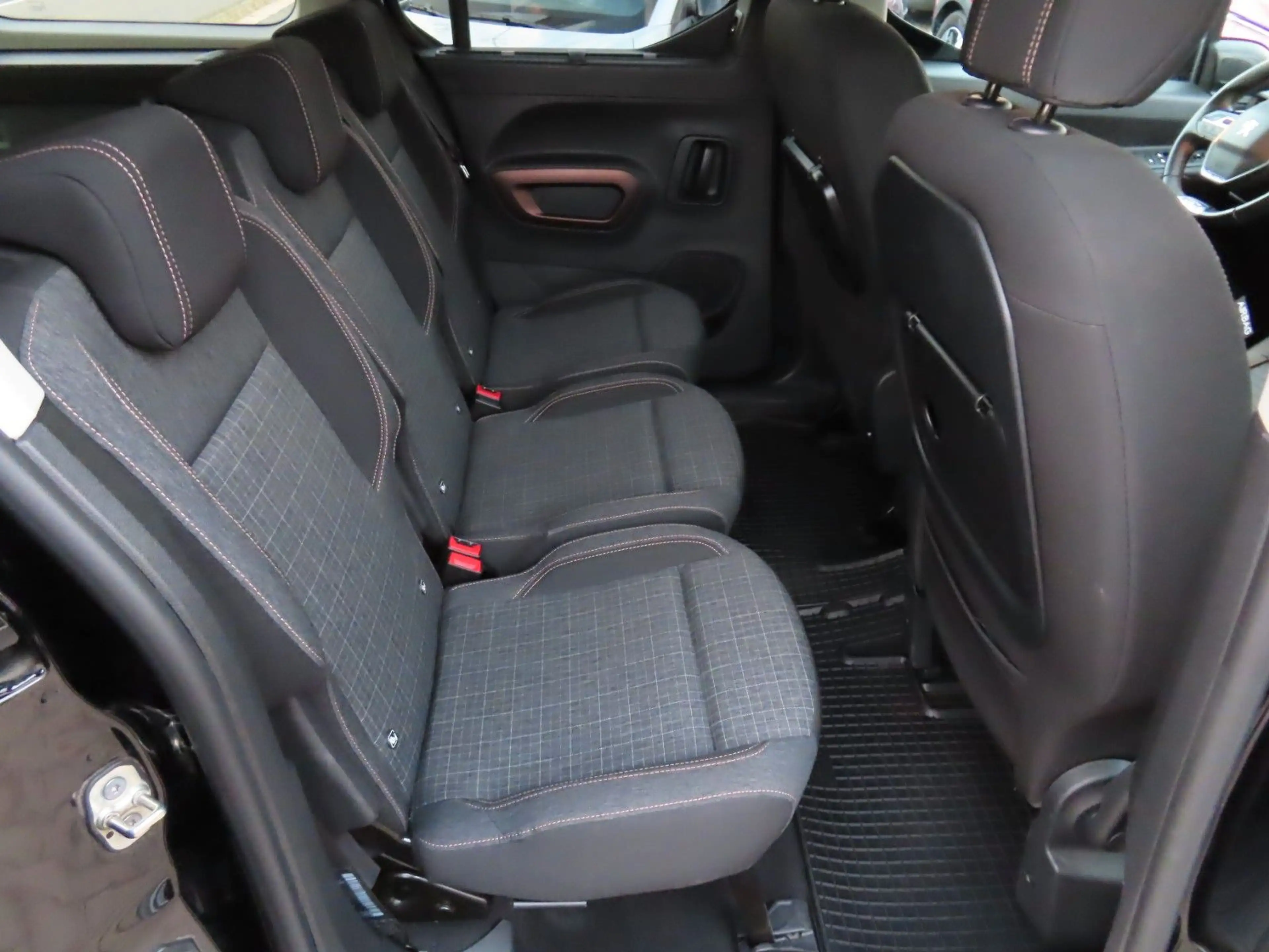 Peugeot Rifter L2 GT PT 130 EAT8*AHK*SHZ*7-Sitzer* — photo 13