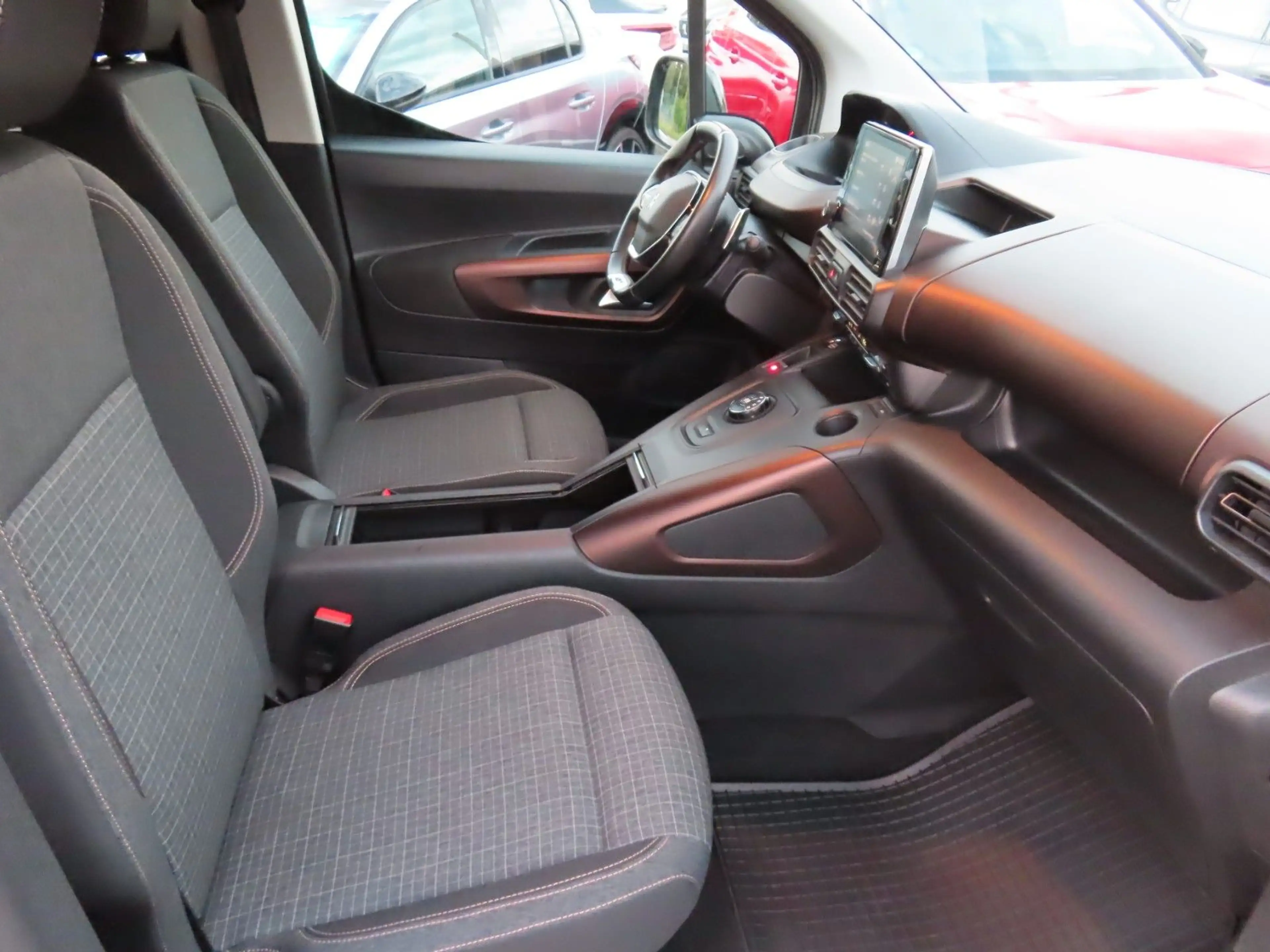 Peugeot Rifter L2 GT PT 130 EAT8*AHK*SHZ*7-Sitzer* — photo 11