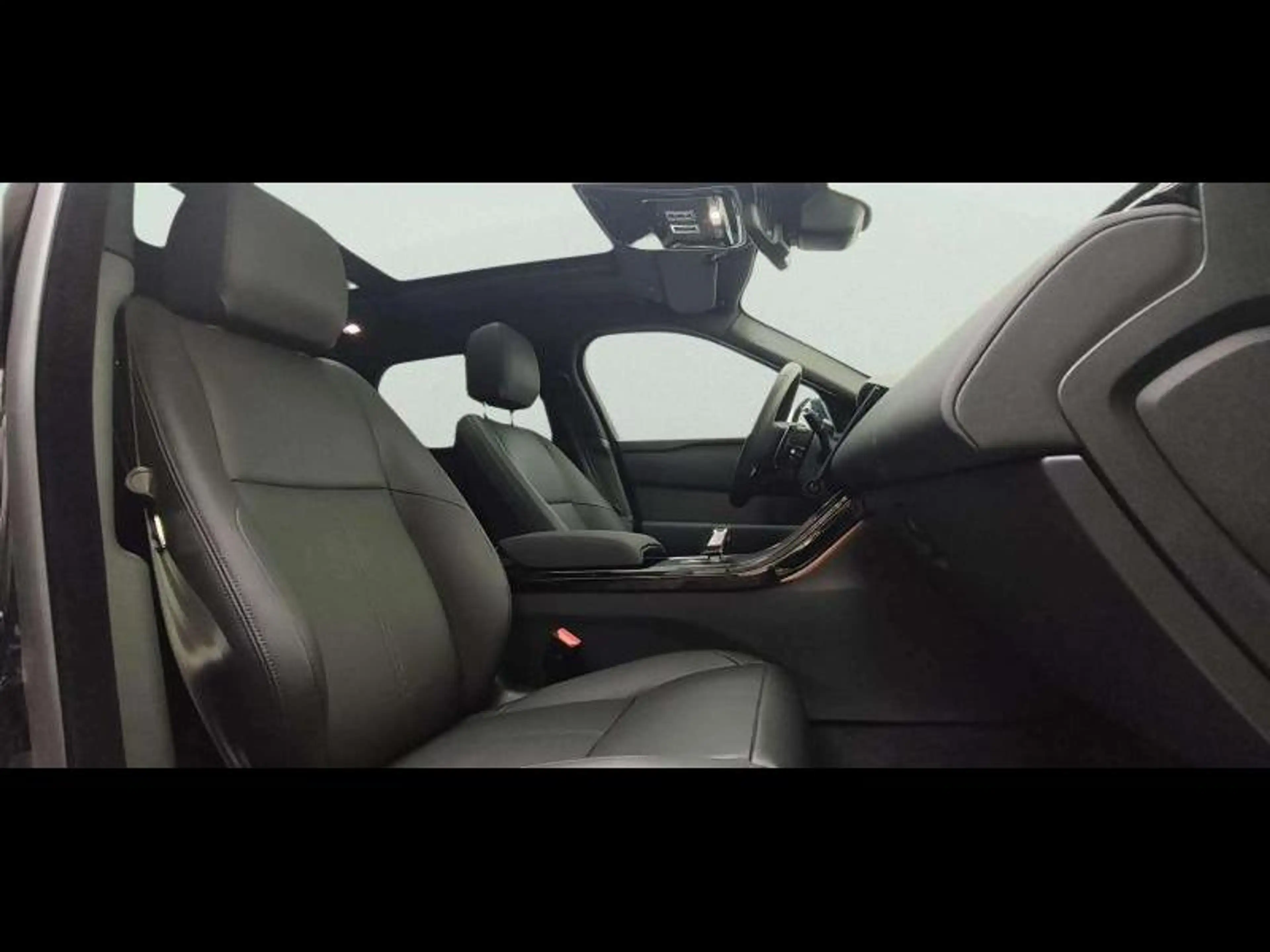 Land Rover Range Rover Velar P400e 4WD Auto S — photo 6