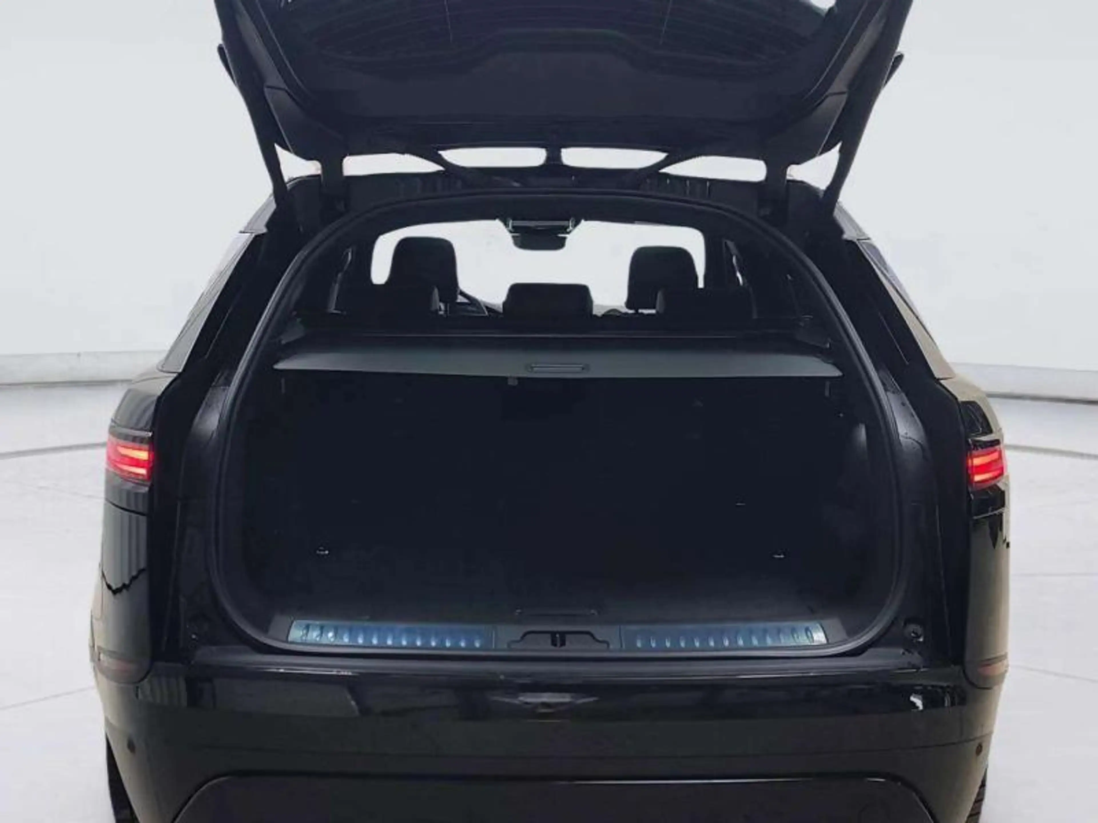 Land Rover Range Rover Velar P400e 4WD Auto S — photo 11