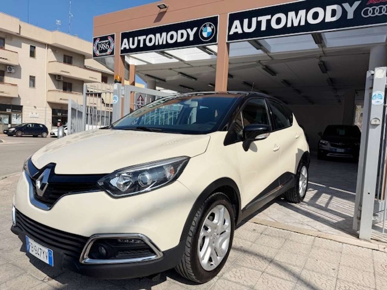 Renault Captur Captur 1.5 DCI R-LINK  NAVI-CAM-PDC-CRUISE-TEL-R17