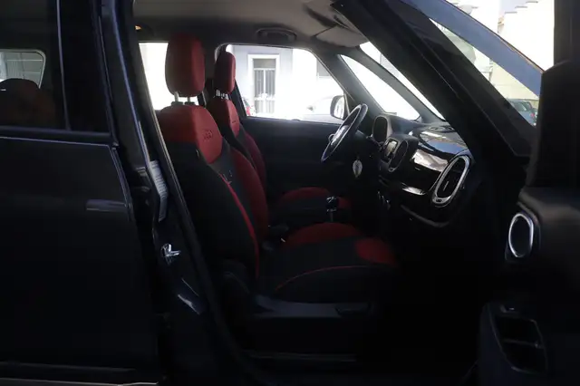 Fiat 500L view 11