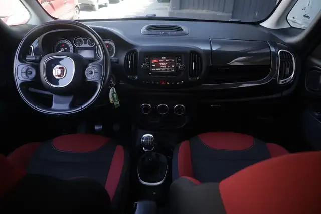 Fiat 500L view 2