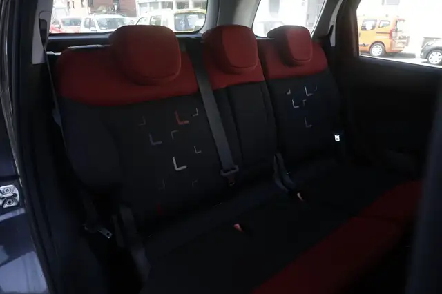 Fiat 500L view 12