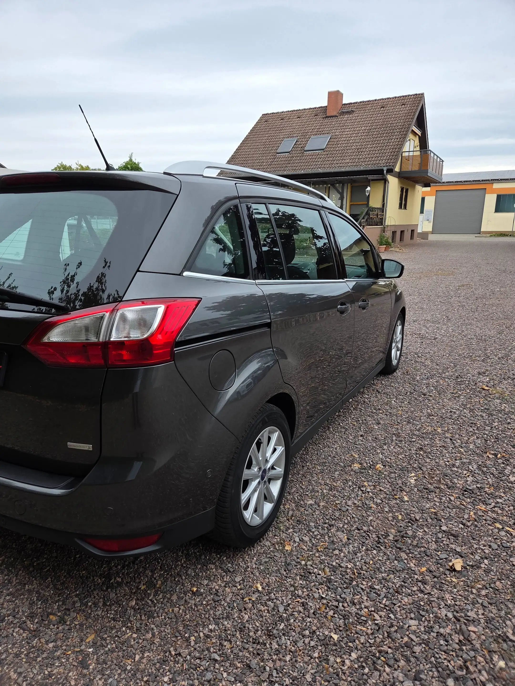 Ford Grand C-Max Titanium — photo 8