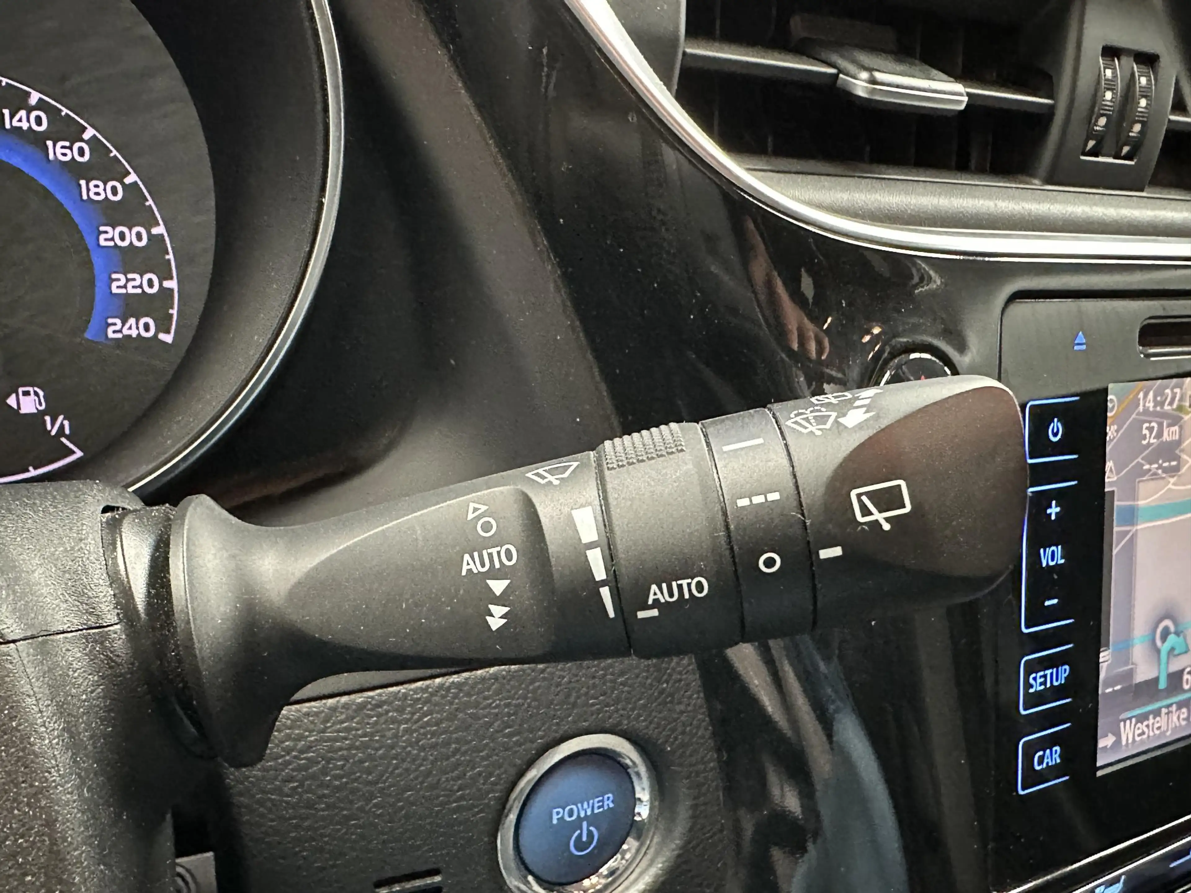 Toyota Auris 1.8 Hybrid Dynamic — photo 5